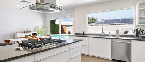 Frigorífic, microones, forn i placa de cuina