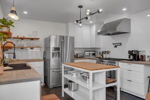 Mikrowelle, Ofen, Herdplatte, Geschirrspüler