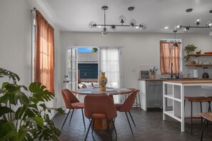 Dining - Charming 3-bedroom house with AC and WiFi near Down Town San Diego (National City)