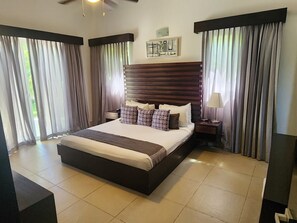 4 Schlafzimmer, Schreibtisch, Bügeleisen/Bügelbrett, WLAN