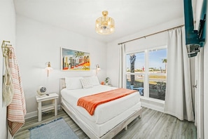 4 bedrooms, desk, iron/ironing board, travel crib