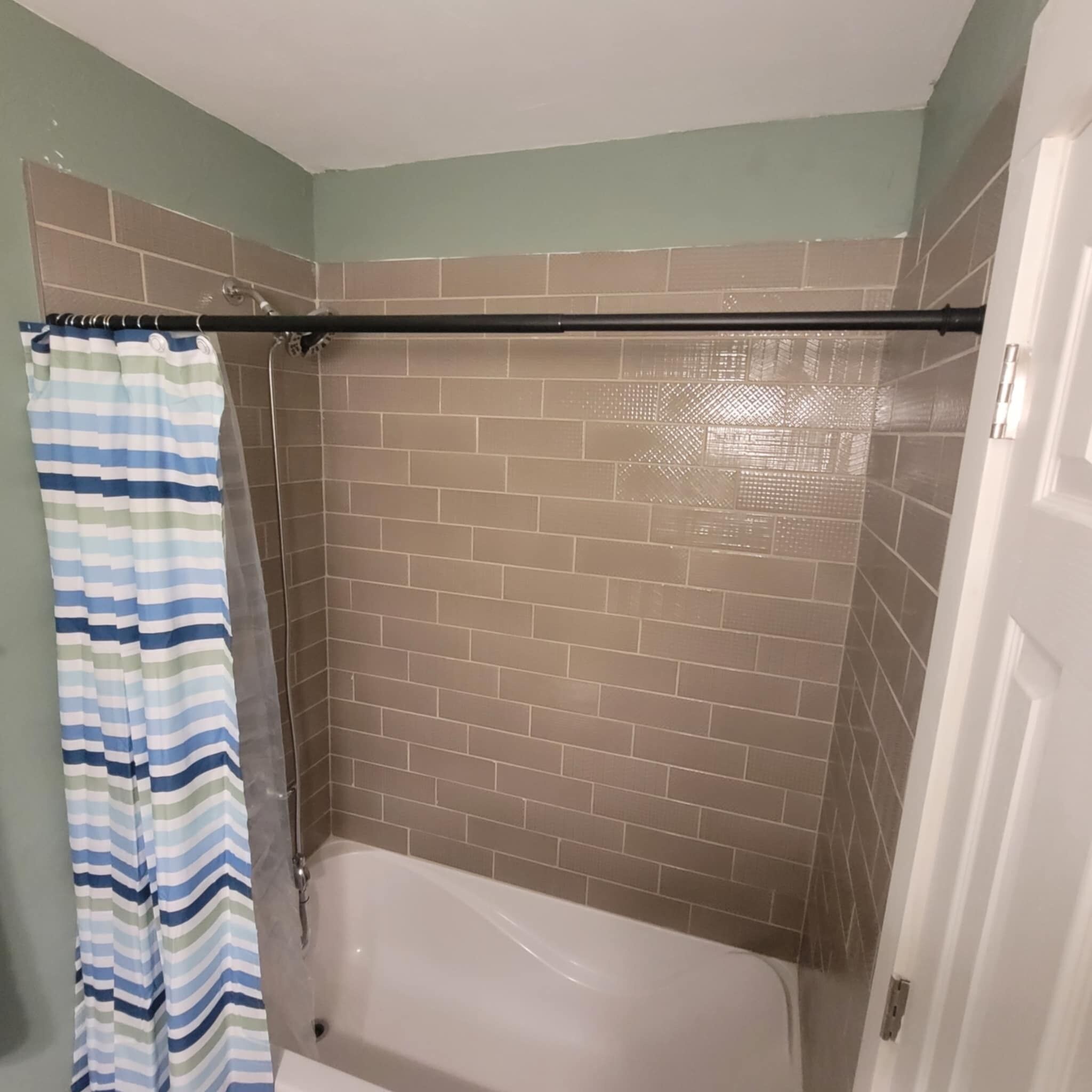 Serviettes fournies, papier toilette