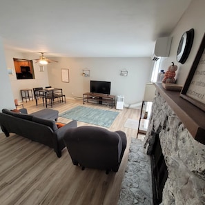 Smart TV - Charming 3-bedroom townhome in Douglas, WY (Douglas)