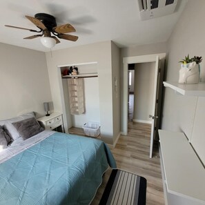 3 bedrooms, free WiFi, bed sheets - Charming 3-bedroom townhome in Douglas, WY (Douglas)