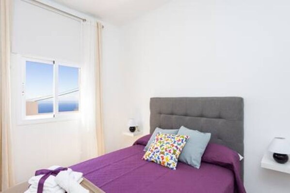 2 bedrooms, iron/ironing board, internet, bed sheets