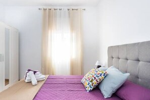 2 bedrooms, iron/ironing board, Internet, bed sheets