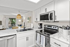 Fridge, microwave, oven, stovetop - Newly Renovated 2bd/2ba Condo *Pool* 30+ Day Stays (Savannah)