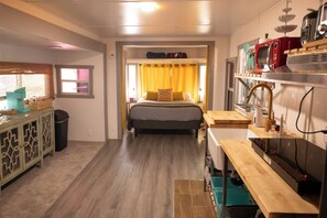 1 bedroom, desk, free WiFi, bed sheets