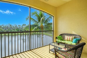Property grounds - 3rd Flr, 2-bed condo in Treviso Bay with TPC golf membership & water views (Naples)