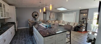 Oasis! Has Great Reviews! Pool, Bocce Court, Close to It All!