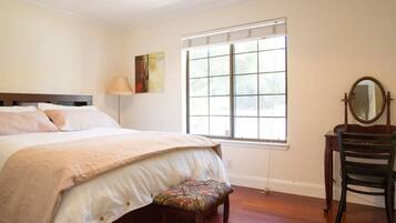 4 bedrooms, WiFi, bed sheets