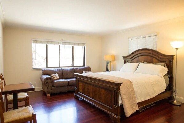 4 bedrooms, WiFi, bed sheets