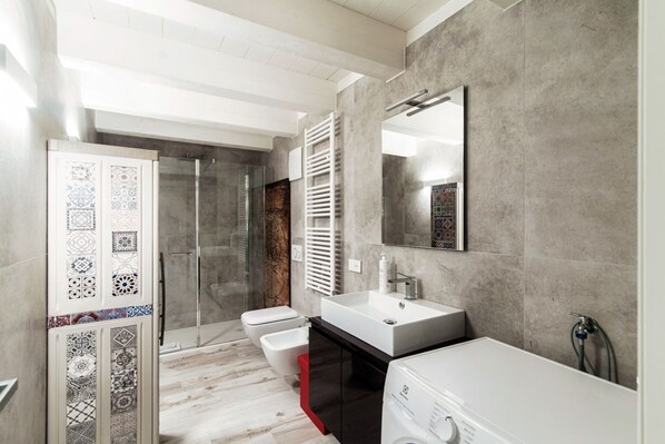 Shower, hair dryer, bidet, shampoo