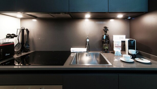 A modern kitchen with a stainless steel sink, a coffee machine, and a kettle. - Diaz 8 - MyHomeinComo (Como)