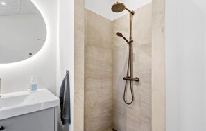 Shower - Lovely home in Skjern with WiFi (Skjern)