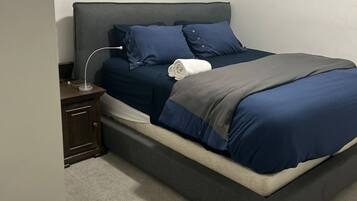 2 bedrooms, desk, iron/ironing board, WiFi