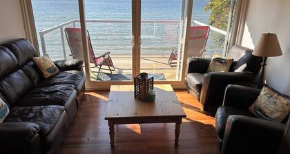 Lakehouse In Port Maitland on the shores of Lake Erie. Enjoy views & swimming