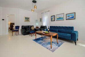 TV - Villa Angelina by Istrabook (Porec)