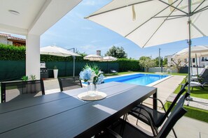 Outdoor dining - Villa Angelina by Istrabook (Poreč)