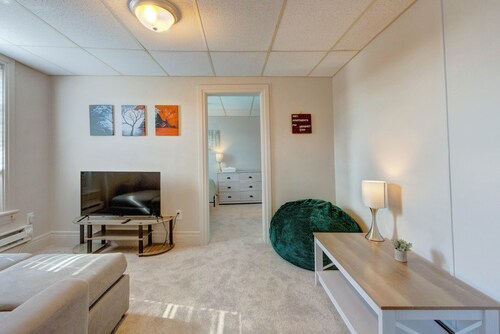 Hell's Kitchen, Apt #1
1-bedroom apartment just a short walk to Hershey Theatre