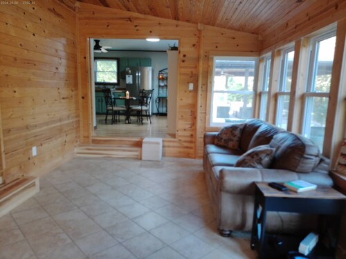 Montauk Oasis-1mi to Montauk State Park with Hot Tub