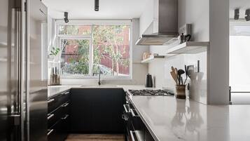 Fridge, microwave, oven, stovetop