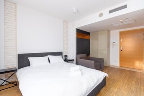 Iron/ironing board, WiFi, bed sheets - Rynek Wrocław Deluxe Studio (Wroclaw)