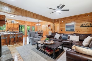 Smart TV, fireplace, video games, table tennis