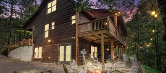 Mountain Cabin with fire-pit, game room and fireplace & hot tub! 4BR 4 bathroom