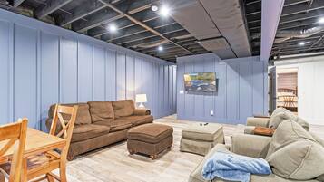 Smart TV, fireplace, video games, table tennis