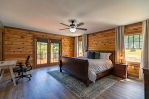 6 bedrooms, desk, iron/ironing board, free WiFi
