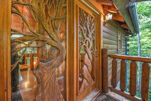 Exterior detail - Luxury Cabin • 4 King Beds • Jacuzzi in Each Room (Sevierville)