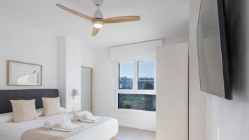 3 slaapkamers, een strijkplank/strijkijzer, reisbedje, gratis wifi