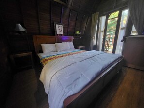 Deluxe Single Room, Garden View | Desk - Jambu Guest House (Penida Island)