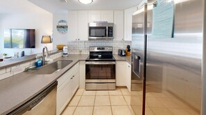 Fridge, microwave, oven, stovetop - Shared Pool, Boardwalk to the Beach, Golf Cart Access (Port Aransas)