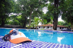Outdoor pool - Tropical Escape @ Sunzal Surf City (Tamanique)