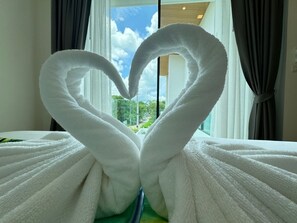 3 bedrooms, iron/ironing board, WiFi, bed sheets - The Hallow Villa: Family-Friendly Paradise in Phuket (Tambon Rawai)