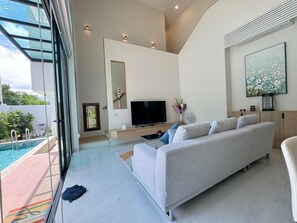 Living area - The Hallow Villa: Family-Friendly Paradise in Phuket (Tambon Rawai)