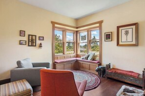 Interior - Capitol Hill House - Spacious, Cheery, Sun-filled (Seattle)