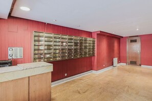 Interior - Great Ibiza 1BR w/ Doorman, Washer & A/C, by Blueground (Madrid)