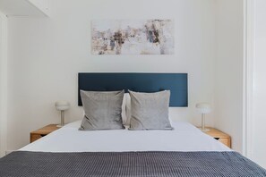 1 bedroom, iron/ironing board, WiFi, bed sheets - Great Ibiza 1BR w/ Doorman, Washer & A/C, by Blueground (Madrid)