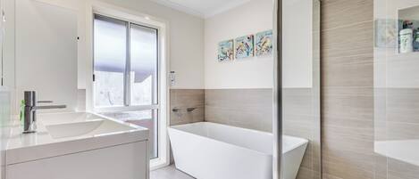 Exclusive House, Garden View | Bathroom