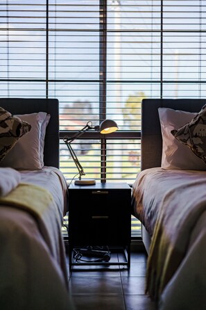 4 Schlafzimmer, Verdunkelungsvorhänge, Bügeleisen/Bügelbrett