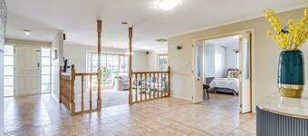 StayAU 4BR Lakeside Retreat in Seabrook