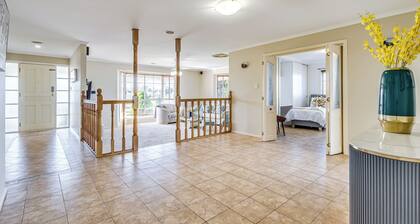 StayAU 4BR Lakeside Retreat in Seabrook