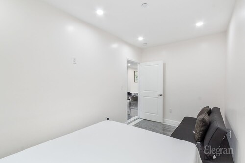 Modern, elegant, and large 2-bedroom apt near East River