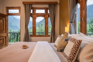 华丽双人房, 阳台, 山景 | 免费 WiFi、床单