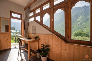 标准双人房, 阳台, 山景 | 免费 WiFi、床单