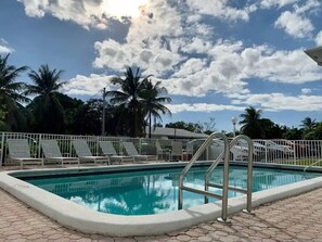 Pool - Spacious 2-Bedroom, 2-Bathroom in Coral Ridge with Pool (fort lauderdale)