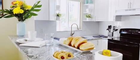 Fridge, microwave, oven, coffee/tea maker